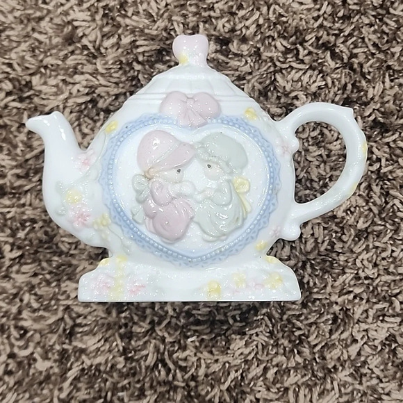 Vintage 1993 Precious Moments Tea Time Napkin or Letter Holder 5x6 Inches - Picture 1 of 3